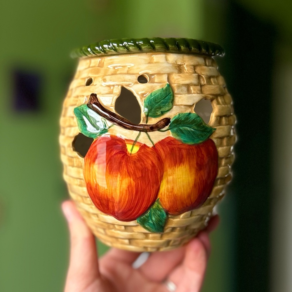 VTG Apple Farmhouse Wicker Basket Designed Wax Melt Tealight Holder